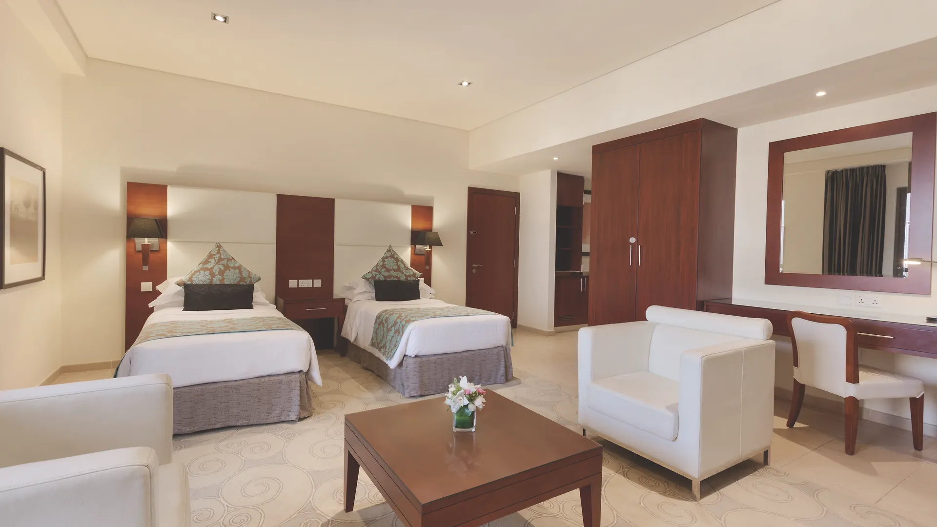 ****  Delta Hotels By Marriott Jumeirah Beach, Дубай ОАЭ