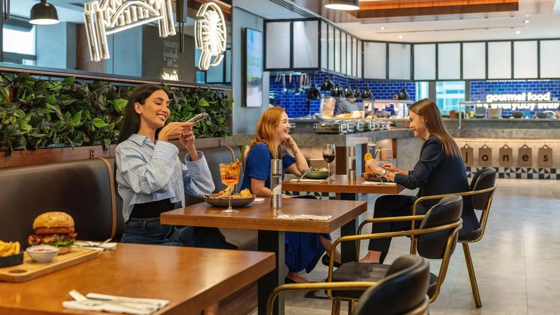 Delta Hotels By Marriott Jumeirah Beach, Дубай 4*,  ОАЭ