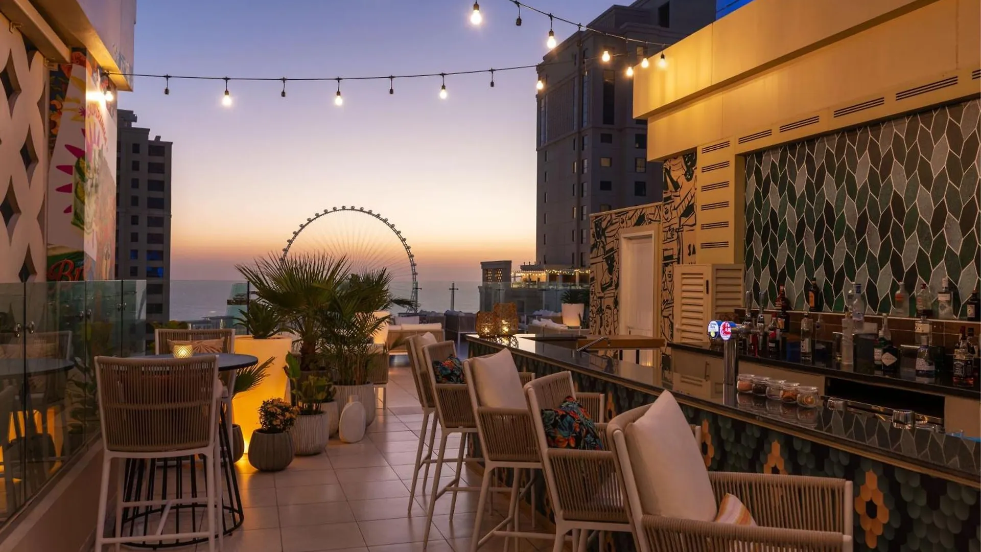 Delta Hotels By Marriott Jumeirah Beach, Дубай